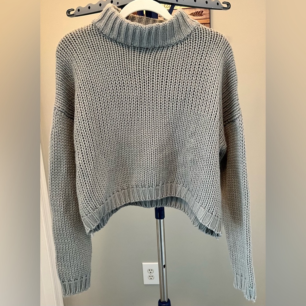 Women’s “Stargaze” Brand Grey Cropped Style Sweater Size-Medium